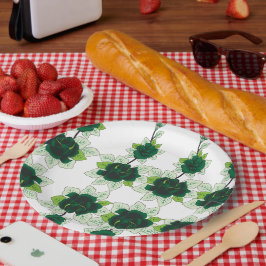 Ein Hündchen mit goldenem Retriever sitzt auf eine Pappteller