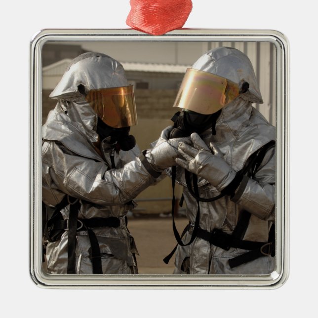 Ein irakischer Feuerwehrmann Ornament Aus Metall (Vorne)