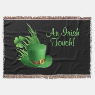 Ein irischer Leprechaun-Touch Kleeblatt Hut im Gra Decke
