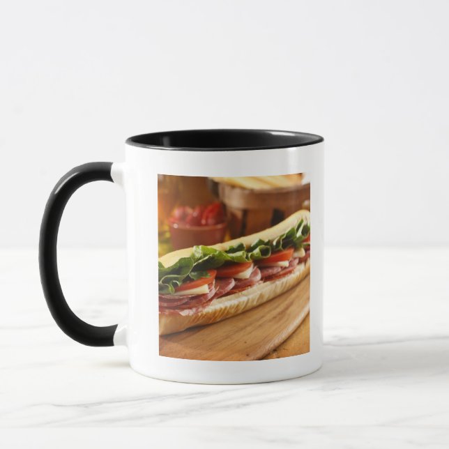 Ein italienisches Vorsandwich mit 2 Tasse (Links)