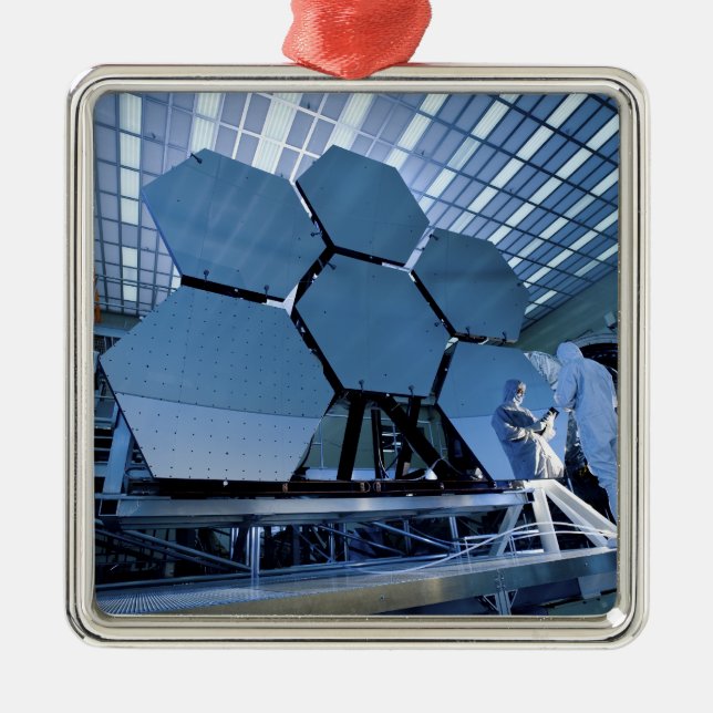 Ein James Webb Space Telescope-Array Ornament Aus Metall (Vorne)