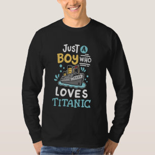 Ein Junge, der die RMS Titanic lustiges Kreuzfahrt T-Shirt
