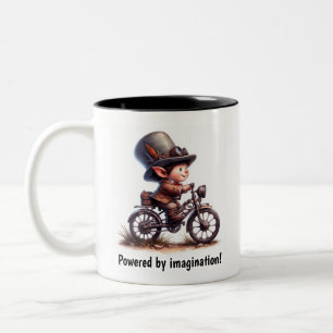 Ein junges glückliches Kind fährt ein Steampunk-Mo Zweifarbige Tasse