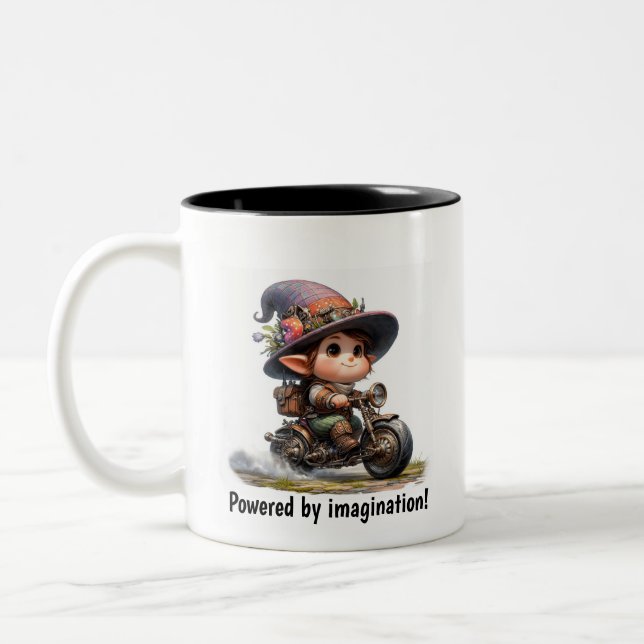 Ein junges glückliches Kind mit einem Steampunk-Mo Zweifarbige Tasse (Links)