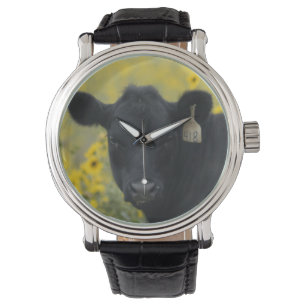 Ein Kalb zwischen den Sonnenblumen von Nebraska Armbanduhr