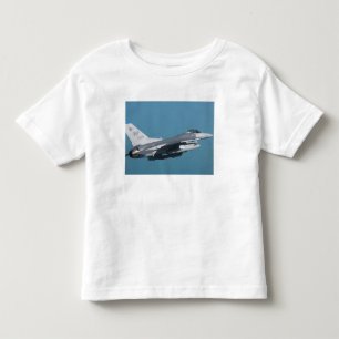 Ein kämpfender Falke F-16 im Flug Kleinkind T-shirt