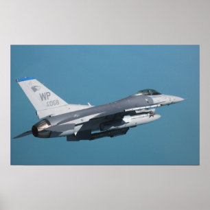 Ein kämpfender Falke F-16 im Flug Poster