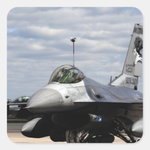 Ein kämpfender Falke F-16 Quadratischer Aufkleber