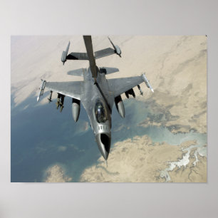 Ein kämpfender Falke F-16 tankt wieder Poster