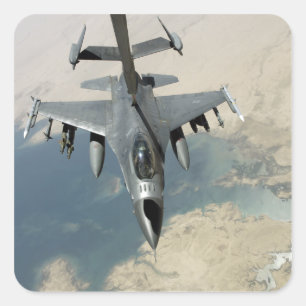 Ein kämpfender Falke F-16 tankt wieder Quadratischer Aufkleber
