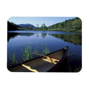 Ein Kanu-Erholungen am Ufer des Little Long Pond Magnet