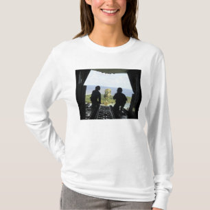 Ein Kasten humanitäre Waren T-Shirt