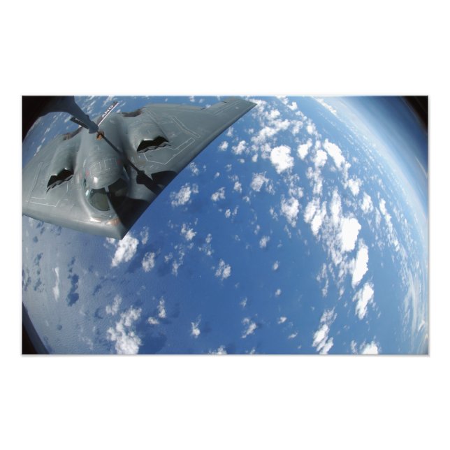 Ein KC-135 Stratotanker heizt einen B-2-Geist wied Fotodruck (Vorne)