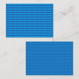 Ein klarer, blauer Himmel erstreckt sich über eine Platzkarte