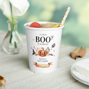 Ein kleiner Boo auf der Halloween-Kinderdusche Pappbecher
