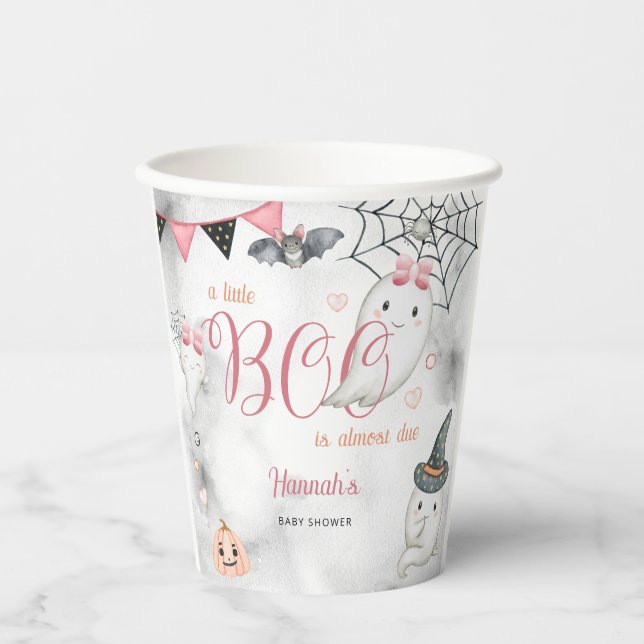Ein kleiner Boo ist fast wegen Girl Baby Dusche Pappbecher (Vorderseite)