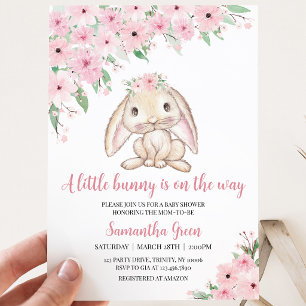 Ein kleiner Bunny ist auf dem Weg Babydusche Einladung