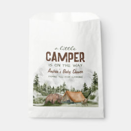 Ein kleiner Camper befindet sich auf dem Weg Baby  Geschenktütchen