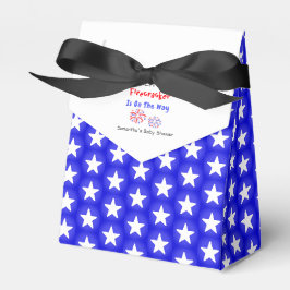 Ein kleiner Firecracker ist unterwegs Geschenkschachtel