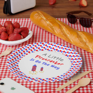 Ein kleiner Firecracker ist unterwegs Pappteller