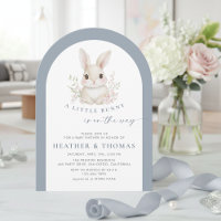Ein kleiner Hase Eleganter staubiger Blau Arch Bab