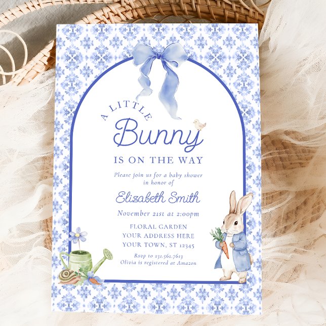 Ein kleiner Hase ist auf dem Weg zur Babydusche Einladung (Von Creator hochgeladen)
