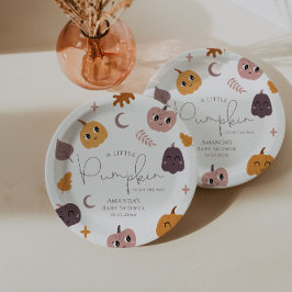 Ein kleiner Kürbis ist auf dem Weg zur Babydusche Pappteller
