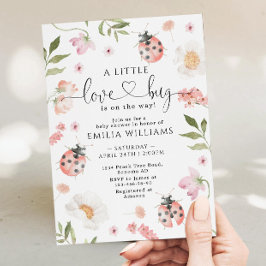 Ein kleiner Love Bug ist auf dem Weg zur Babyparty Einladung