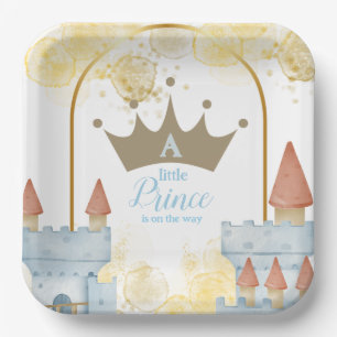 Ein kleiner Prinz mit Dusche auf der Burg Pappteller