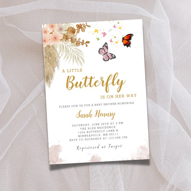 Ein kleiner Schmetterling ist auf dem Weg zur Blum Einladung (Von Creator hochgeladen)