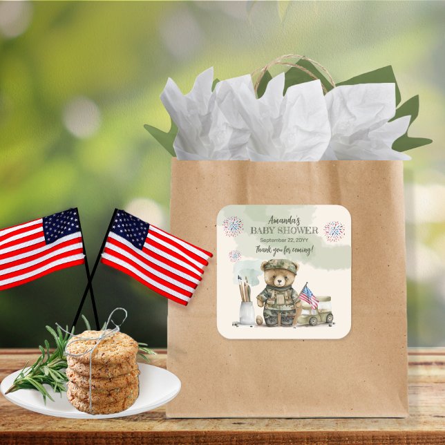 Ein kleiner Soldat Junge Teddy Bear Baby Dusche Ge Quadratischer Aufkleber (Von Creator hochgeladen)