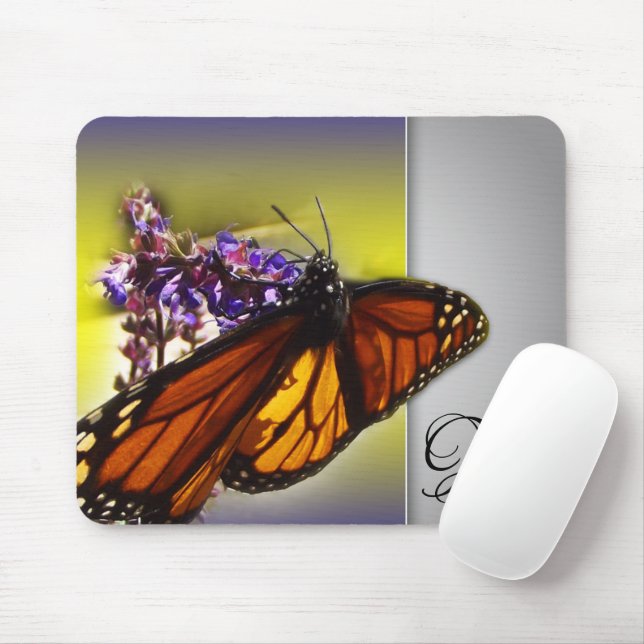 Ein kleiner süßer Schmetterling (Monogramm) Mousepad (Mit Mouse)