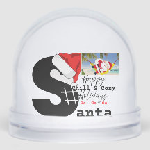 Ein kleiner und gemütlicher Weihnachtsmann am Stra