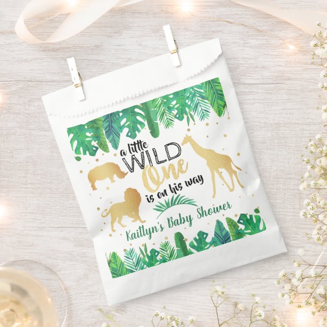 Ein kleiner Wilder ist unterwegs mit einer Babydus Geschenktütchen (Ausgeschnitten)