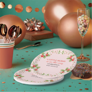 Ein kleines Beeren-Strohkind-Baby-Shower-Papier Pappteller