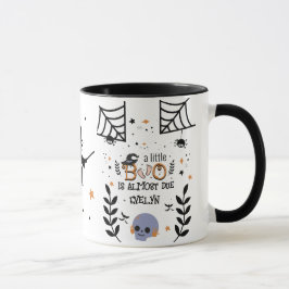 ein kleines Boot fast zu Halloween Tasse