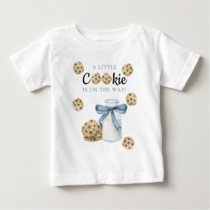 Ein kleines Cookie ist auf dem Weg Baby-Party Baby T-shirt