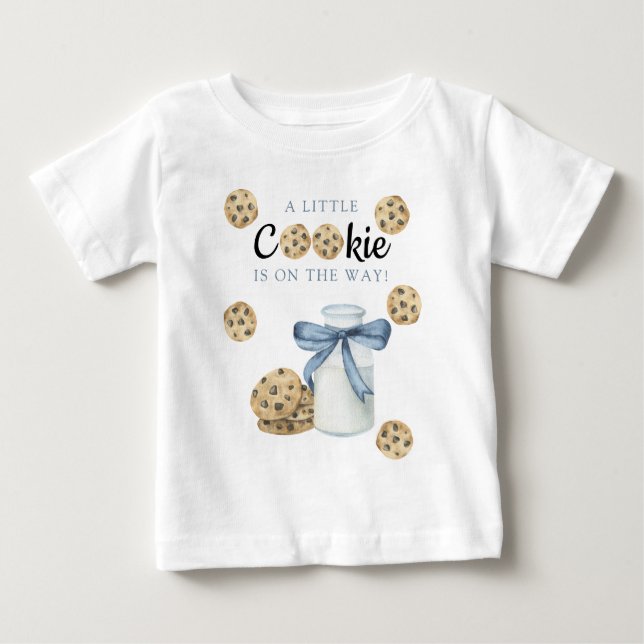 Ein kleines Cookie ist auf dem Weg Babydusche Baby T-shirt (Vorderseite)