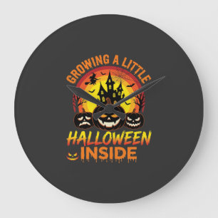 Ein kleines Halloween in einem verlassenen Kürbis Große Wanduhr