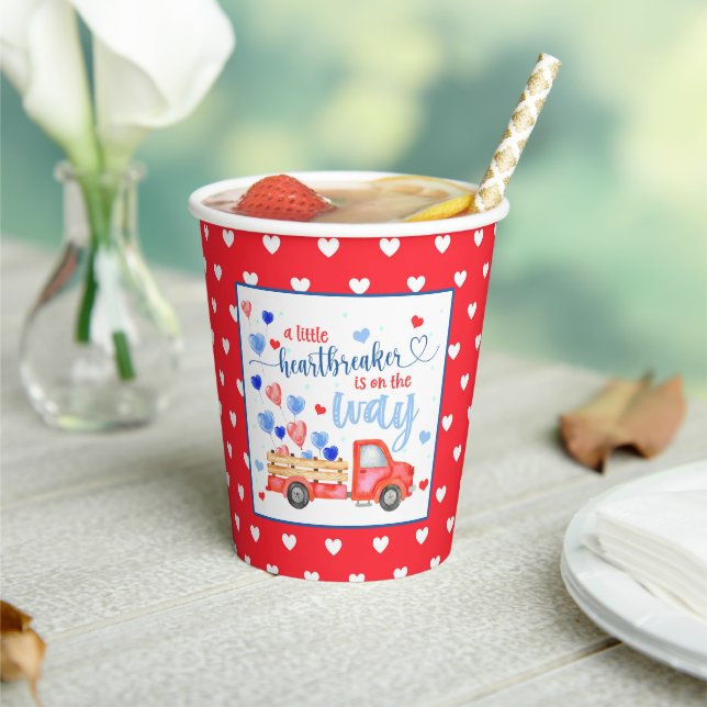 Ein kleines Heartbreaker Baby Duschpapier Cups Pappbecher (In Situ)