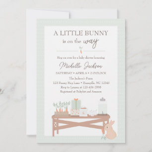 Ein kleines Kaninchen ist auf dem Weg Baby Shower Einladung