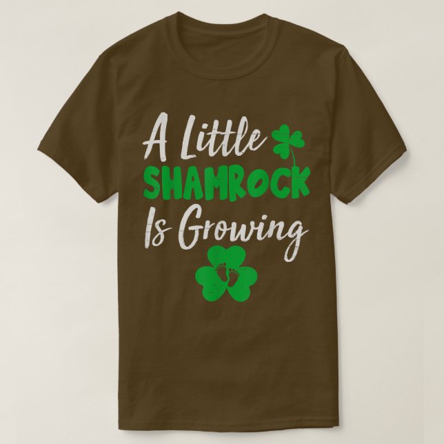 Ein kleines Kleeblatt wird Niedlicher St. Patricks T-Shirt (Design vorne)