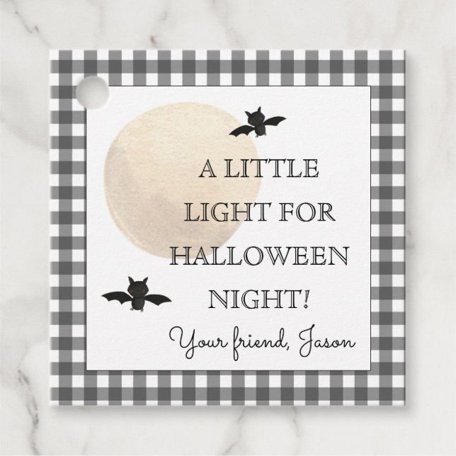 Ein kleines Licht für Halloween-Nachtschwärmer Geschenkanhänger (Vorderseite)