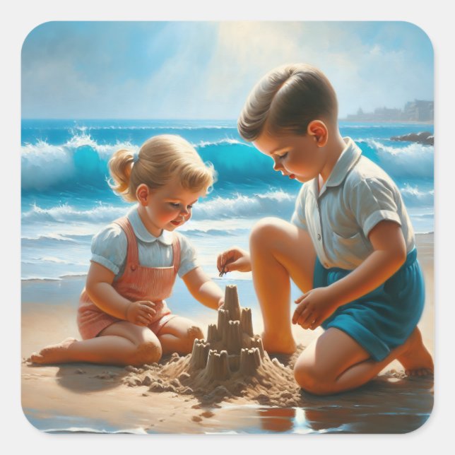 Ein kleines Mädchen und Junge Gebäude a Sandcastle Quadratischer Aufkleber (Vorderseite)
