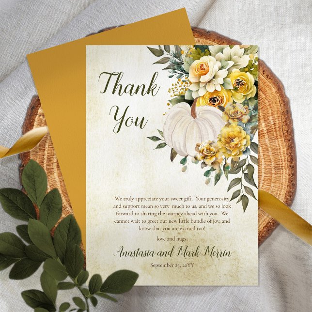 Ein kleines Pumpkin ernährt Gold Floral Baby Dusch Dankeskarte (Beautiful autumn florals and a creamy white pumpkin "Thank You" card design.)