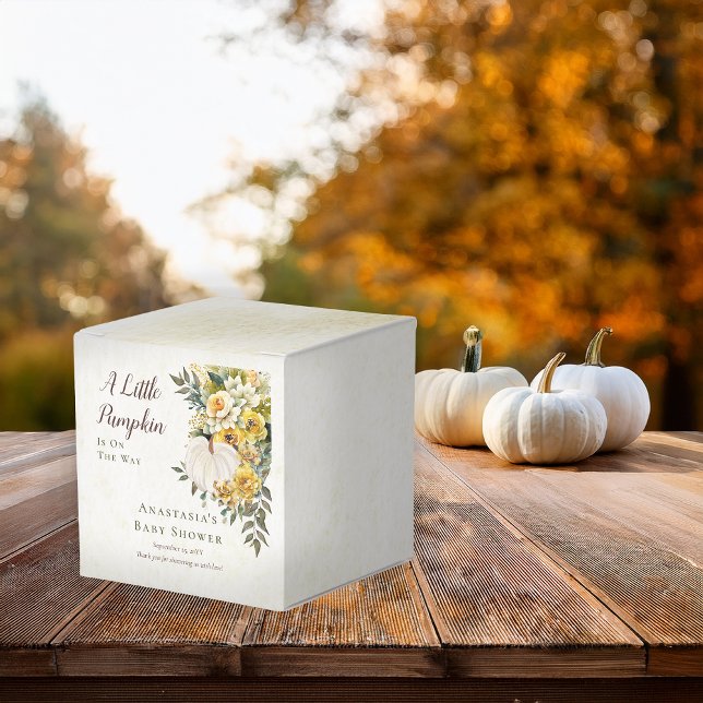 Ein kleines Pumpkin ernährt Gold Floral Baby Dusch Geschenkschachtel ("A Little Pumpkin" White Pumpkin and Gold Floral Baby Shower Cube Favor Box)