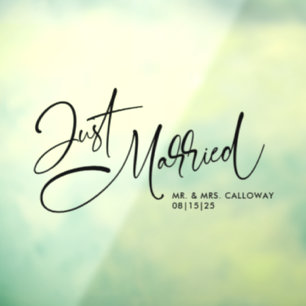 Ein kleines Retro-Auto nur verheiratet Fensteraufkleber