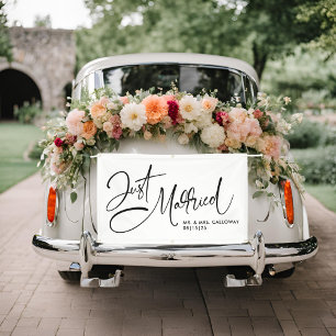 Ein kleines Retro-Just-Married-Auto-Banner Banner