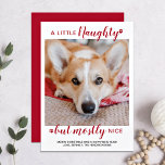 Ein kleines, unheimlich Personalisiertes Hundefüße Feiertagskarte<br><div class="desc">Ein bisschen unartig, aber vor allem nett! Versenden Sie niedliche und lustige Urlaubstage mit dieser niedlichen personalisierten Haustier Foto Urlaubskarte. Frohe Weihnachtswünsche vom Hund mit niedlichen Pfotendrucken in einem lustigen modernen Foto-Design. Fügen Sie dem Hund das Foto oder das Foto Ihrer Familie hinzu und personalisieren Sie mit Familienname, Nachricht und...</div>