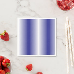 Ein kompliziertes, blaues geometrisches Muster mit Serviette